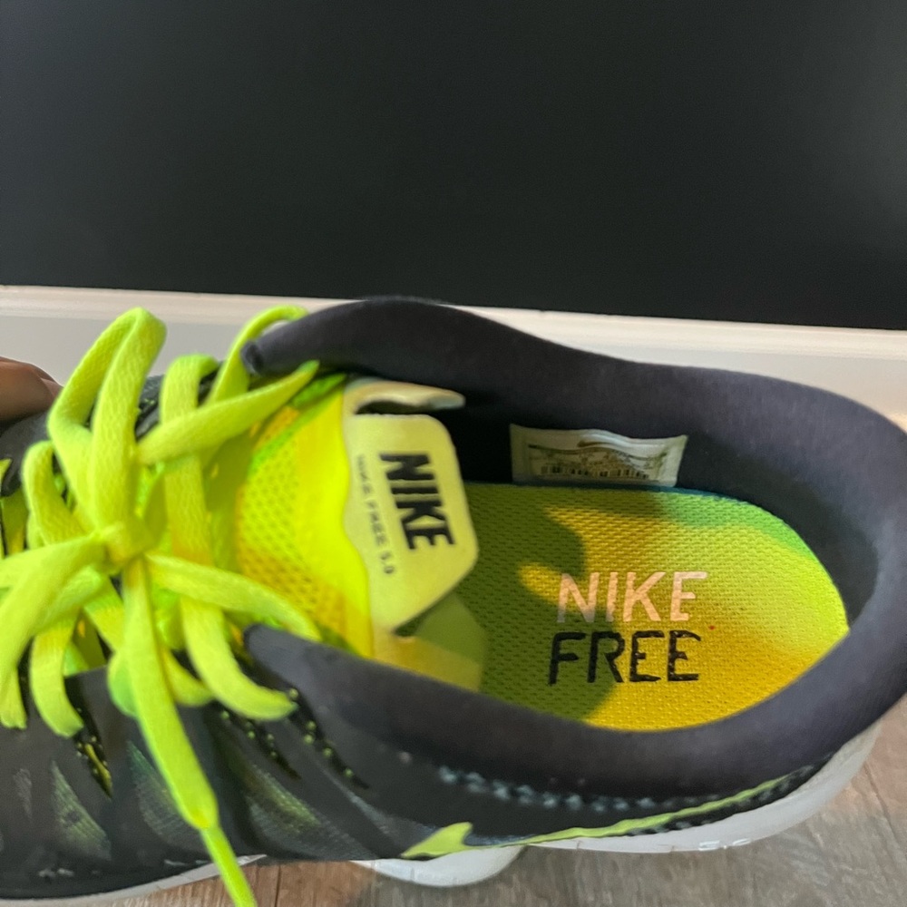 Nike Free Run Black and Neon Yellow Athletic Shoe - Picture 3 of 8